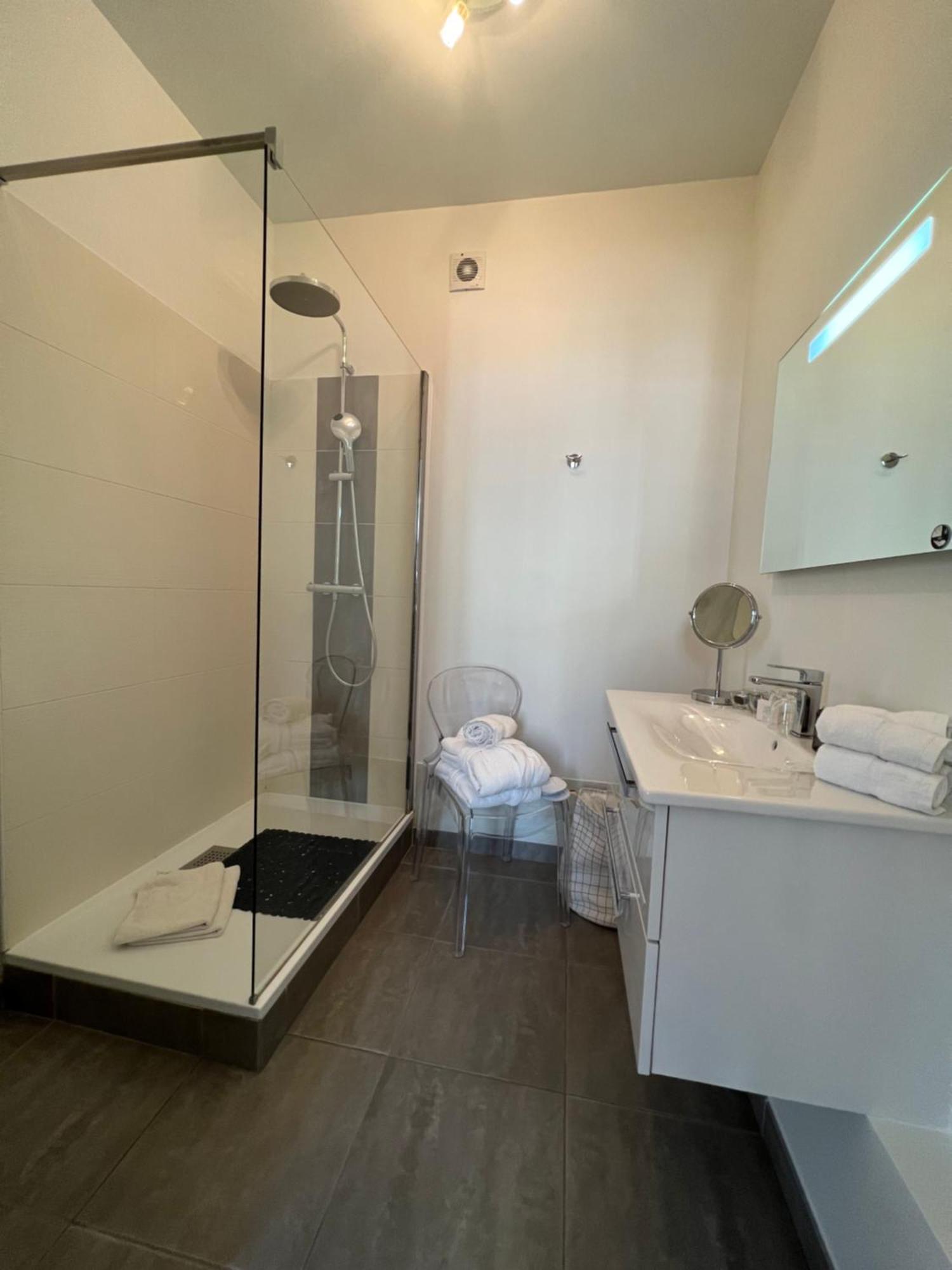 La Demeure Des Sacres - Cathedrale Bed & Breakfast Reims Exterior foto