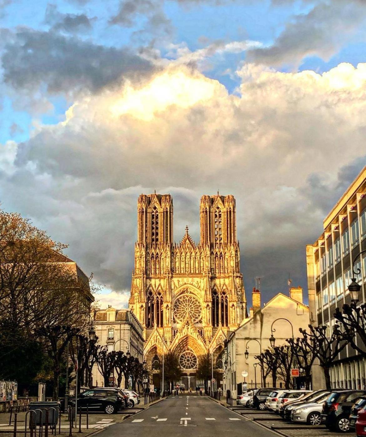La Demeure Des Sacres - Cathedrale Bed & Breakfast Reims Exterior foto